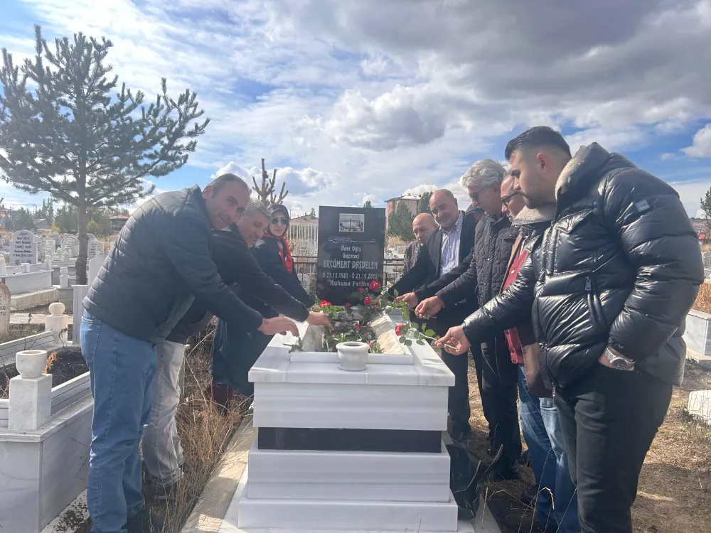 Merhum Gazeteci Ercüment Daşdelen Mezarı Başında Dualarla Anıldı