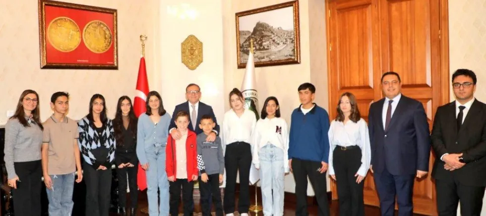 Vali Polat, Çocukları Makamında Ağırladı