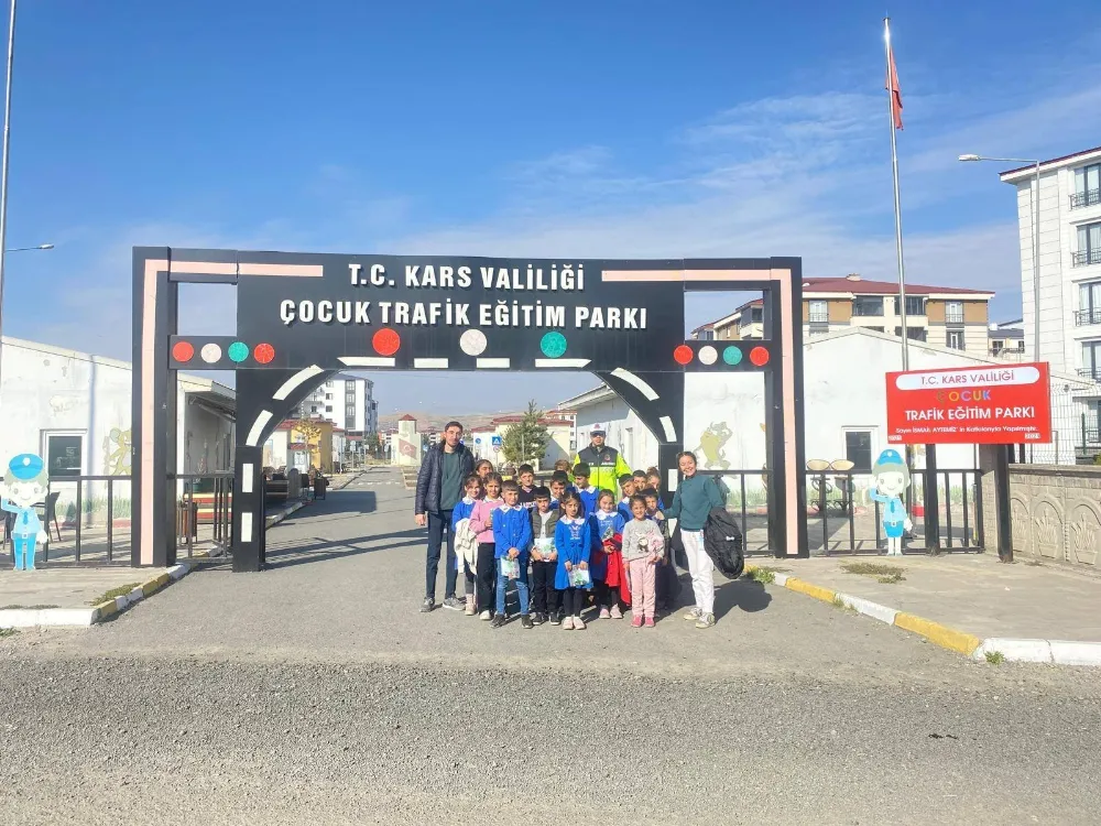 Kars İl Jandarma Komutanlığı Trafik Eğitimi öğrencilere verdi