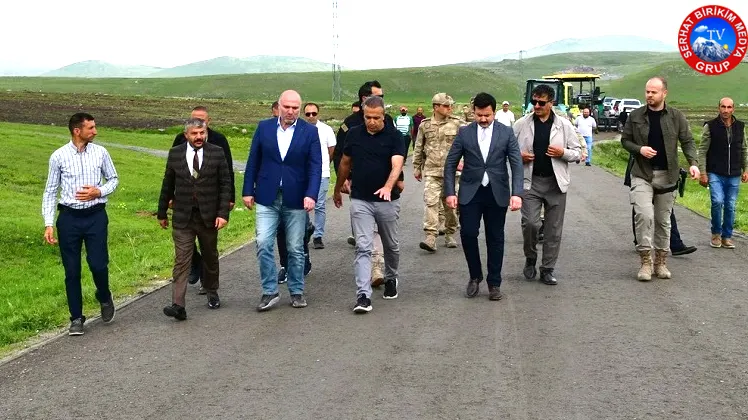Ardahan Valisi Çiçek, köy yollarındaki çalışmaları denetledi