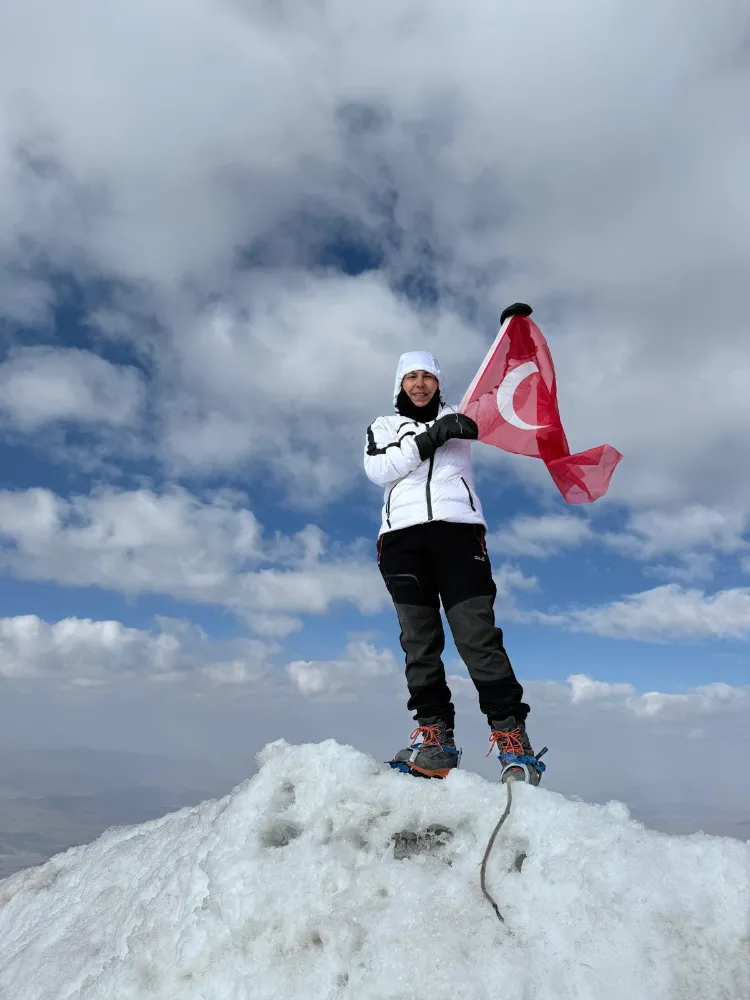 Kağızmanlı Dağcı Sergül Keskin’den 30 Ağustos’ta Ağrı Dağı Zirvesi