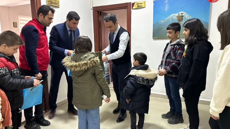 DİKKAT çocuk yuzunune buzlama yapın